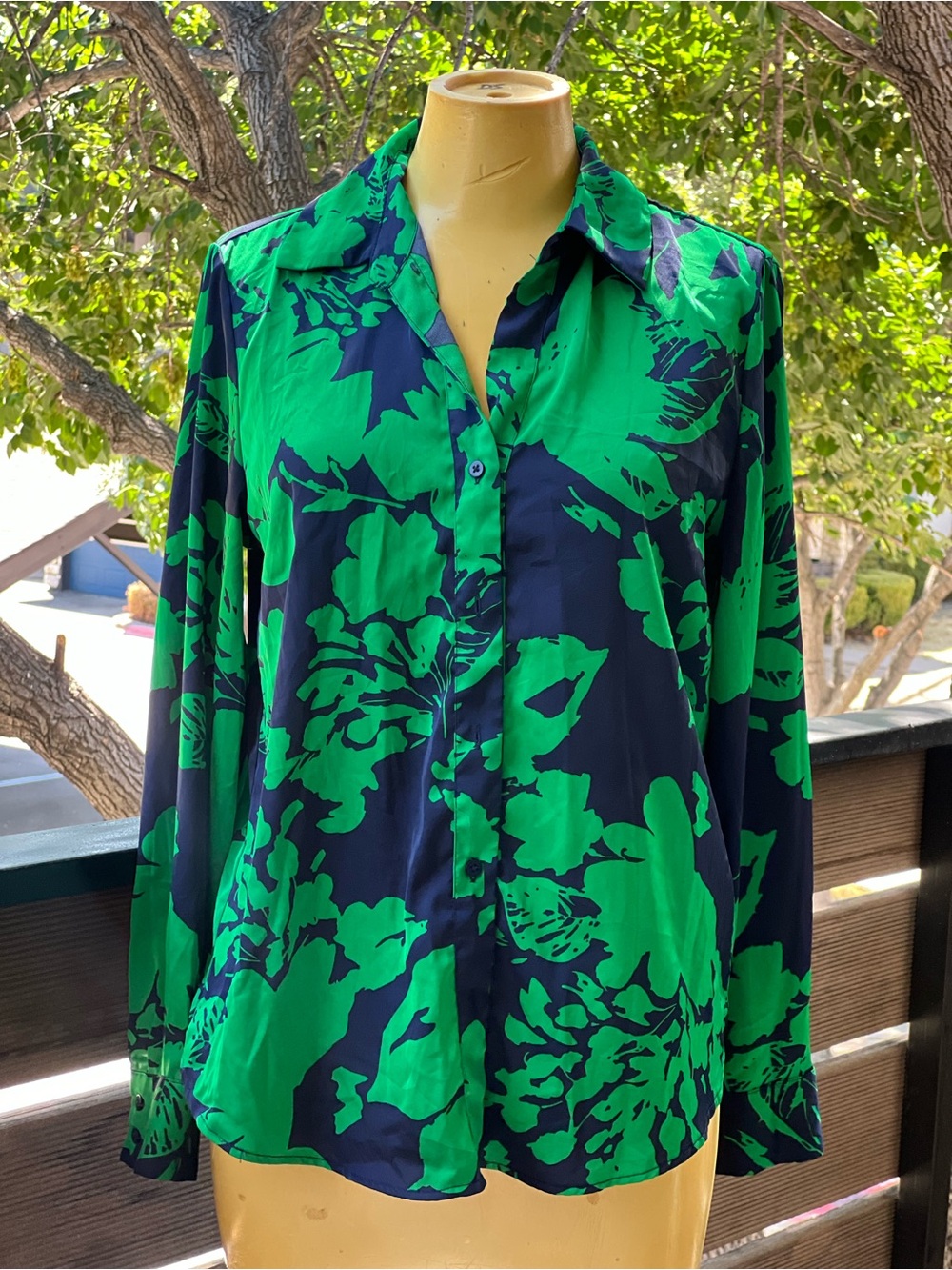 Women's Green Floral Button-Down Blouse in Navy